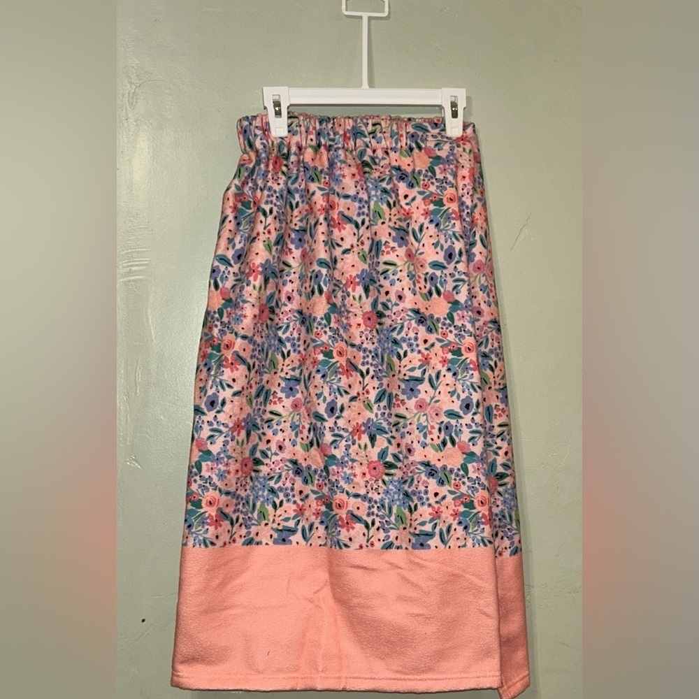 Brand New Coral Floral Velcro Towel Wrap by MarleyLilly. Brand New With Tags. - Picture 4 of 8